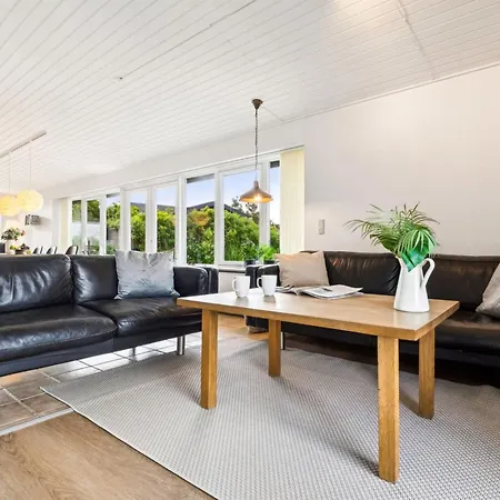 Kita - 500m From The Sea By Interhome